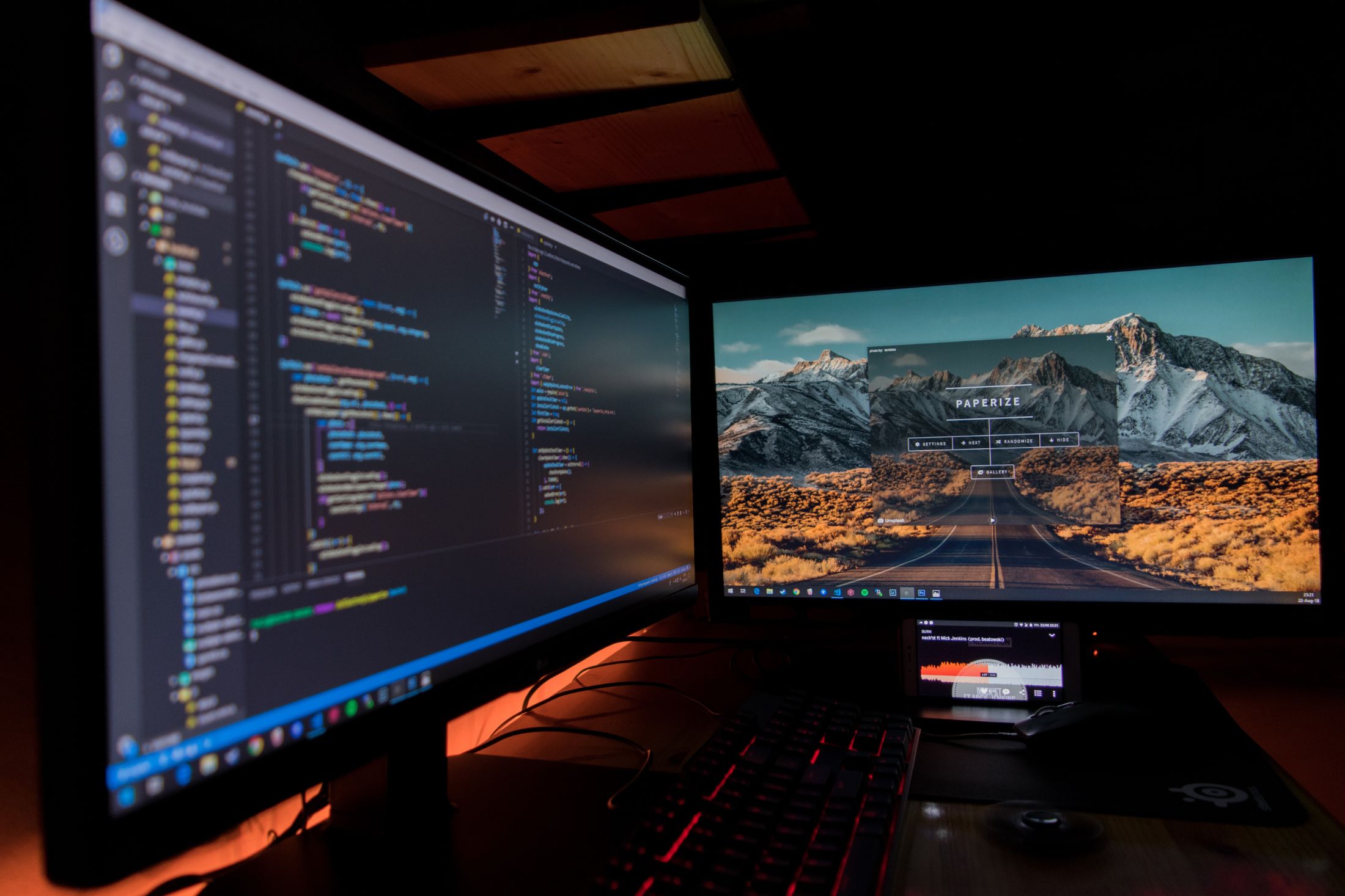 Postazione di sviluppo con più monitor